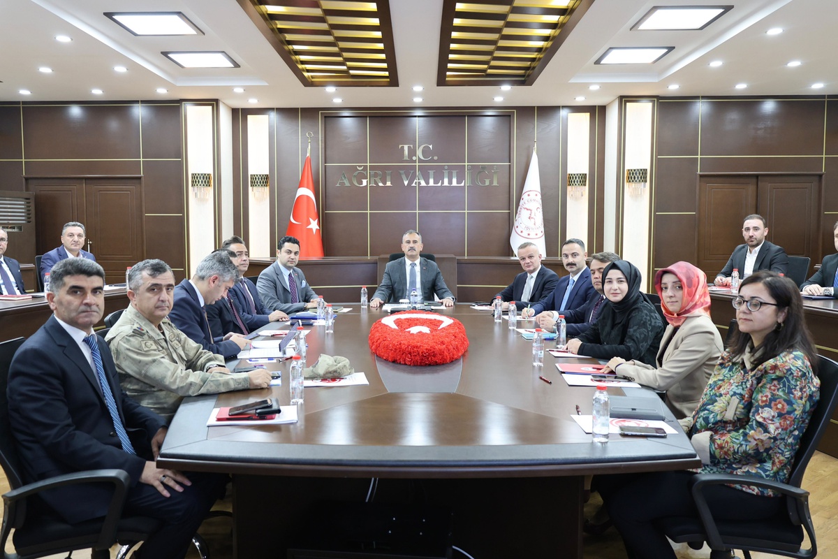 Ağrı'da aile ve gönüllülük toplantıları kaymakamların katılımıyla gerçekleştirildi