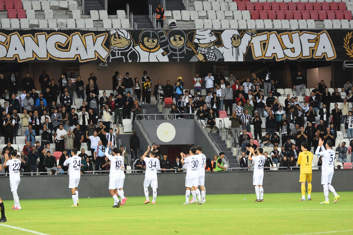 Altay, Alsancak Mustafa Denizli Stadı'nda reklam gelirlerinden yine mahrum kaldı