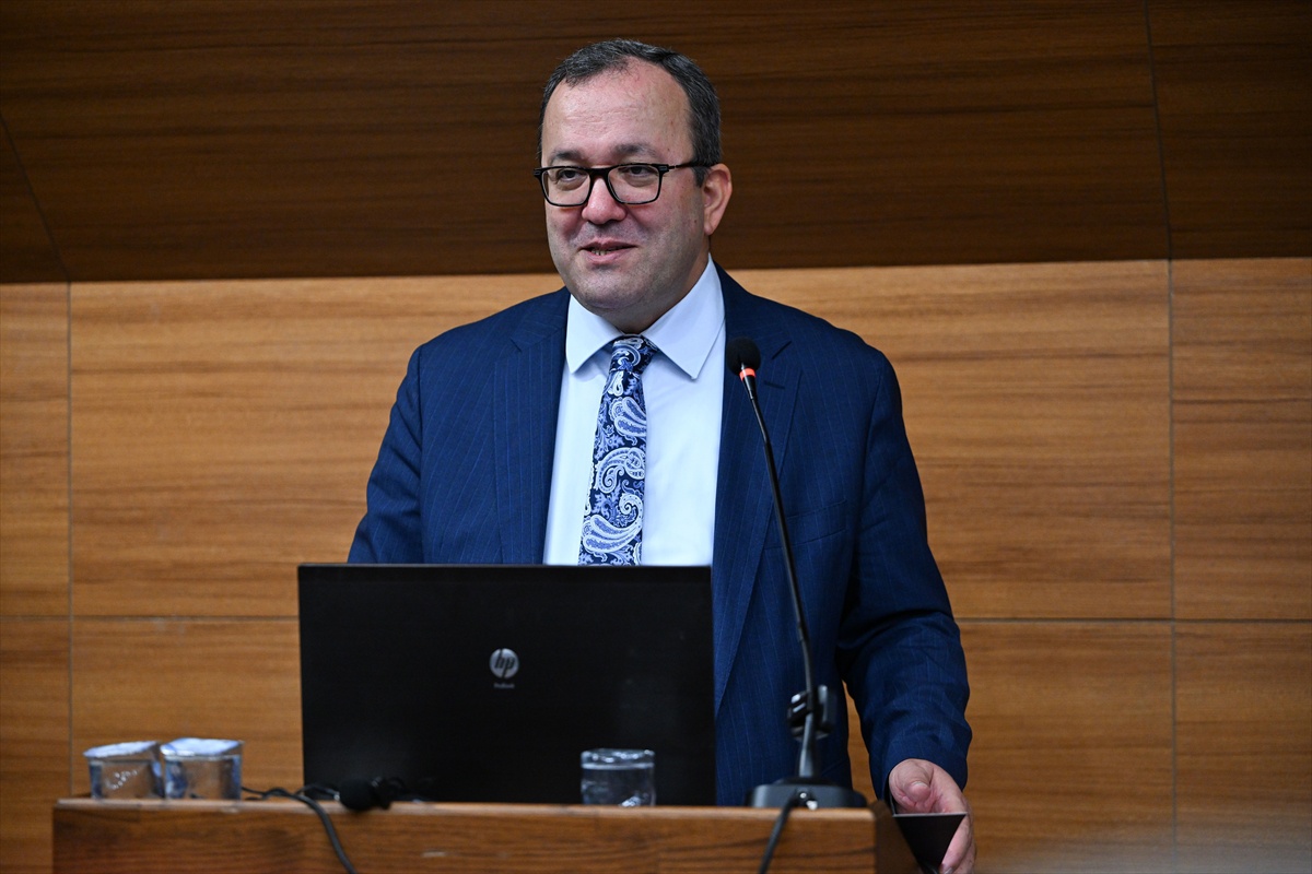 Ankara Üniversitesi COP31 için gençlik ve iklim paneli düzenledi