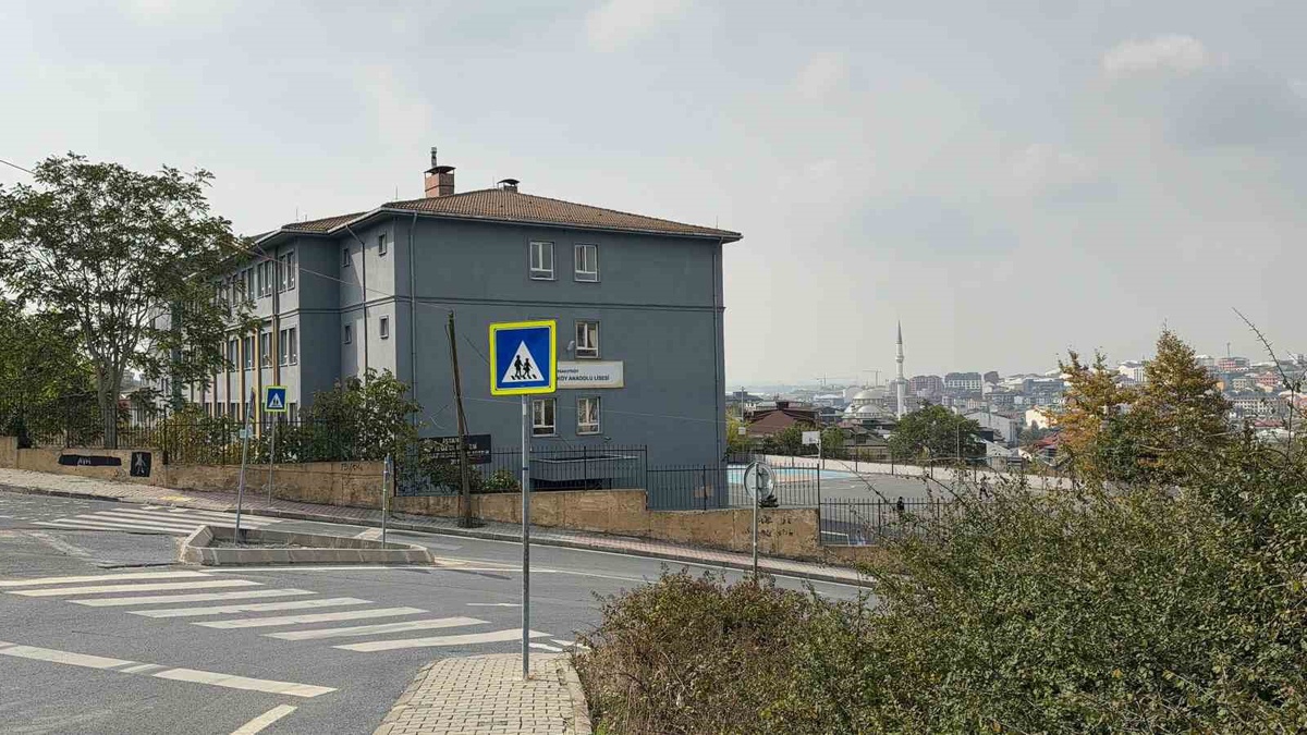 Arnavutköy'de liseye saldırı paylaşımı yapan 2 çocuk gözaltına alındı