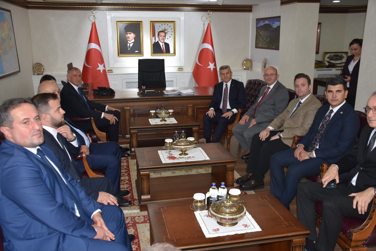 Artvin Valisi Ergün, Acara Hükümet Başkanı Pataradze ile Sarp Sınır Kapısı'nı ele aldı