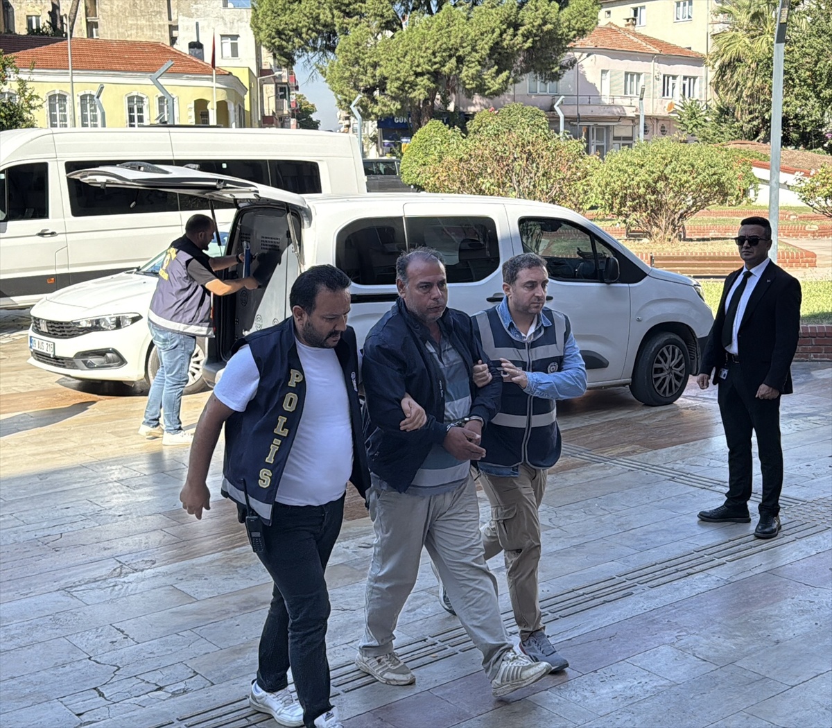Aydın İncirliova'da pompalı tüfekle vurulan kadın hastanede hayatını kaybetti