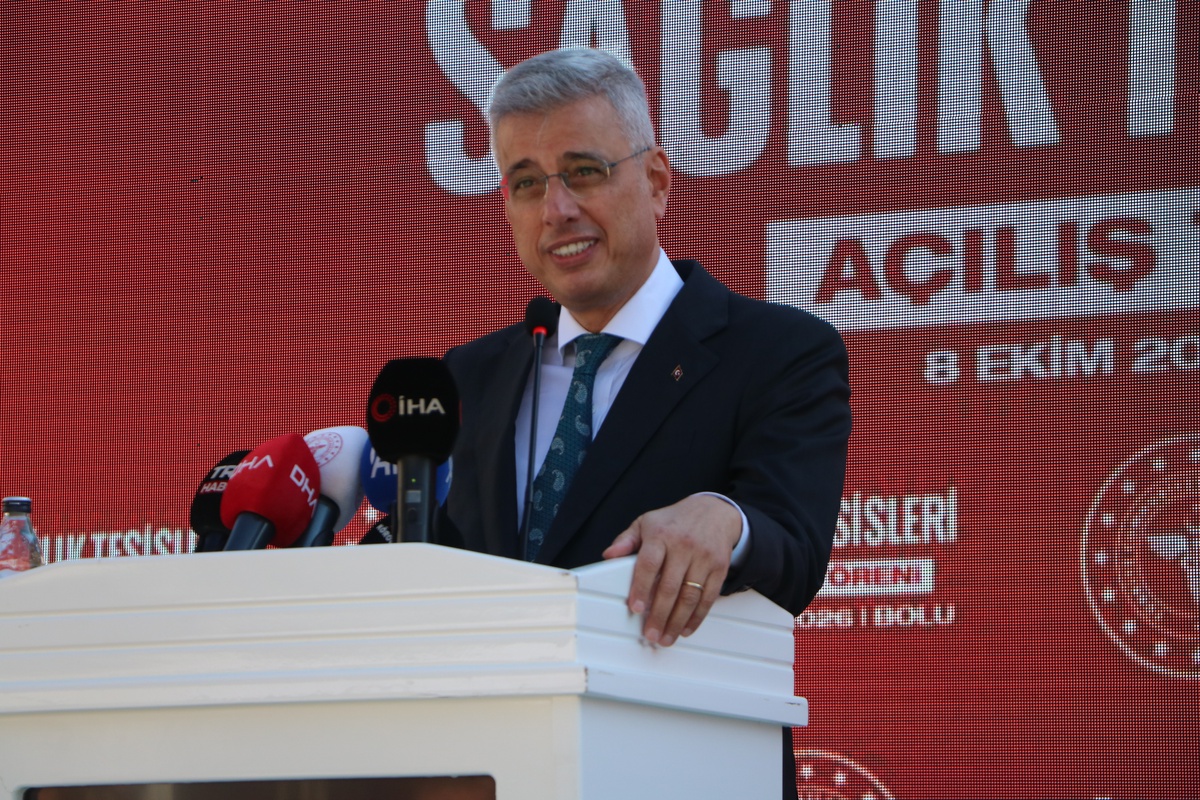 Bakan Memişoğlu, Maltepe'de çöken binada 2 kişi öldü, 7 yaralının durumu iyi dedi