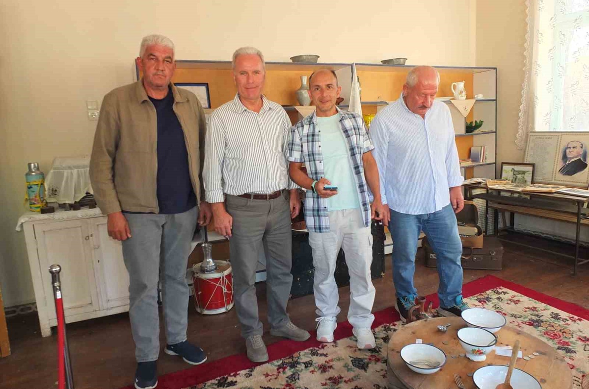 Balıkesir Edremit'te imeceyle kurulan Kızılkeçili müzesi ziyaretçiyi eskiye götürüyor