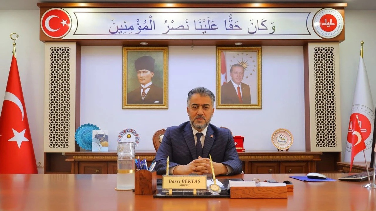 Bayburt İl Müftüsü Basri Bektaş görevine başladı