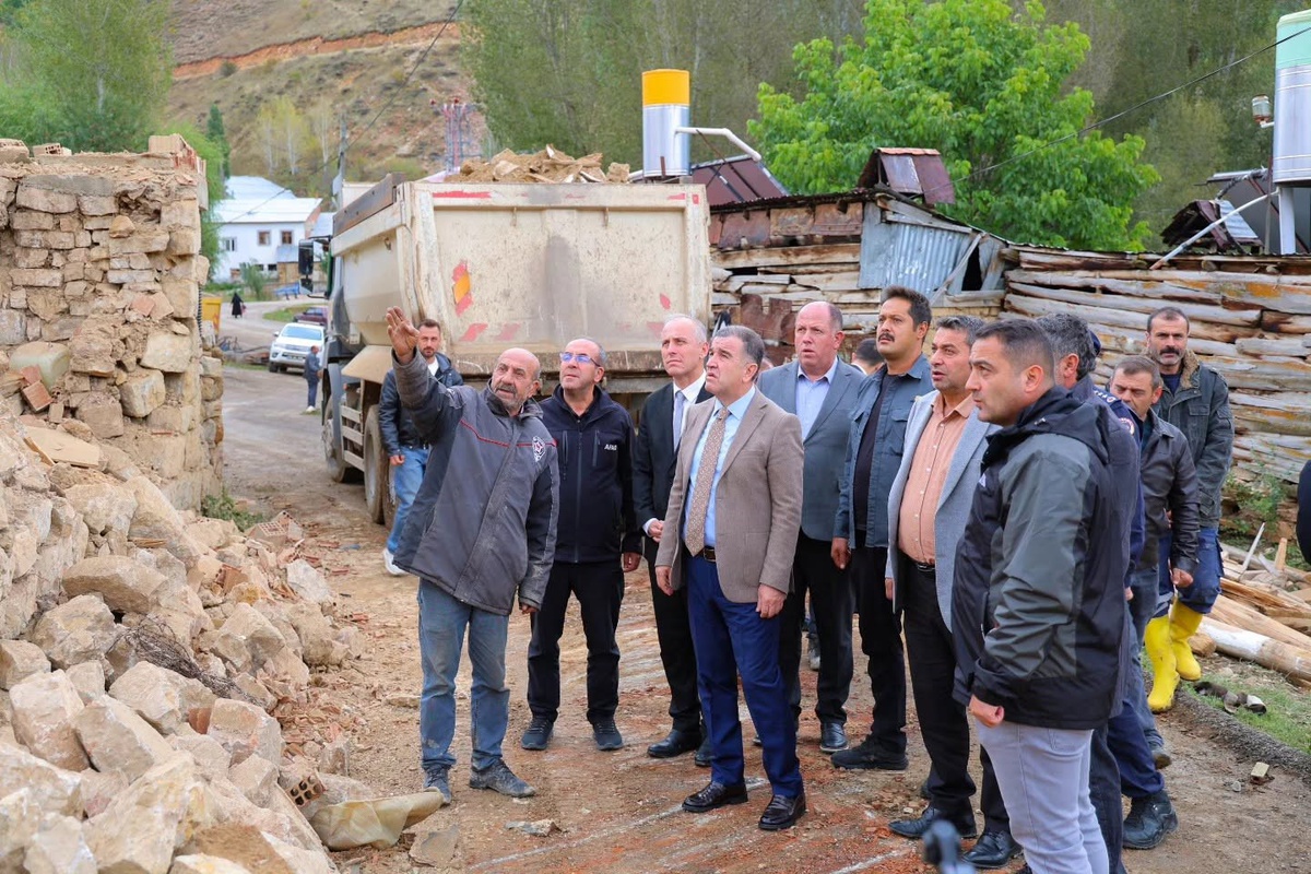 Bayburt Valisi Eldivan, Heybetepe yangını sonrası hasar tespitini inceledi