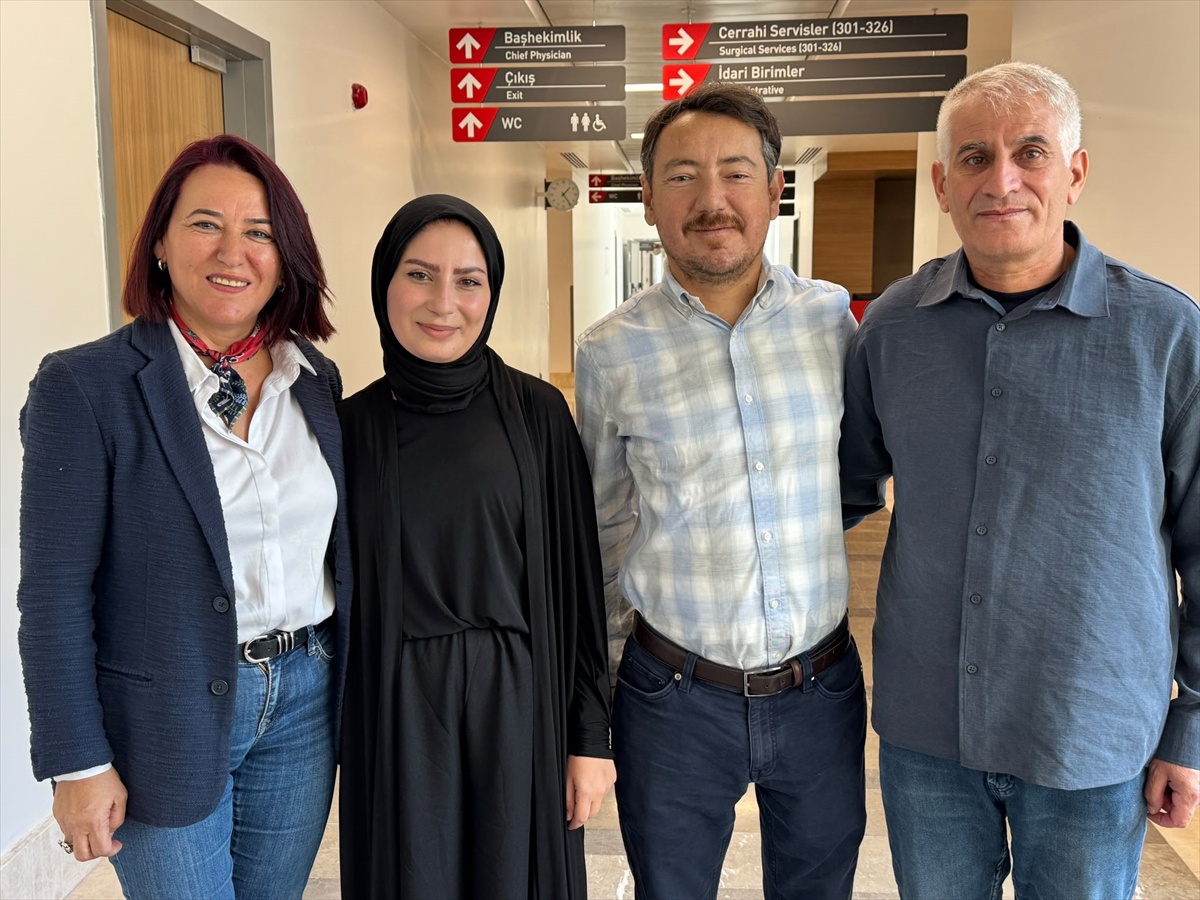 Bezmialem'de çapraz böbrek nakli iki aileyi birbirine bağladı