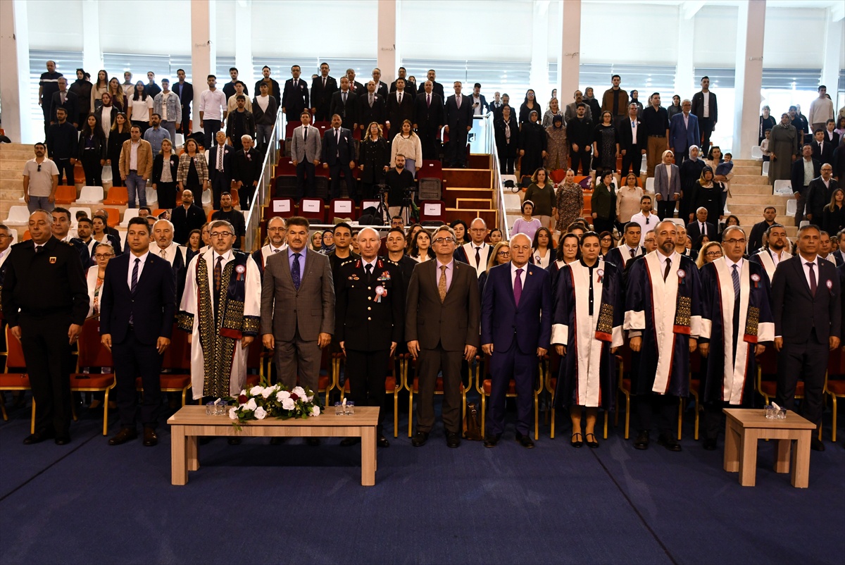 BŞEÜ'de 2026-2027 akademik yılı cübbe giyme töreniyle açıldı