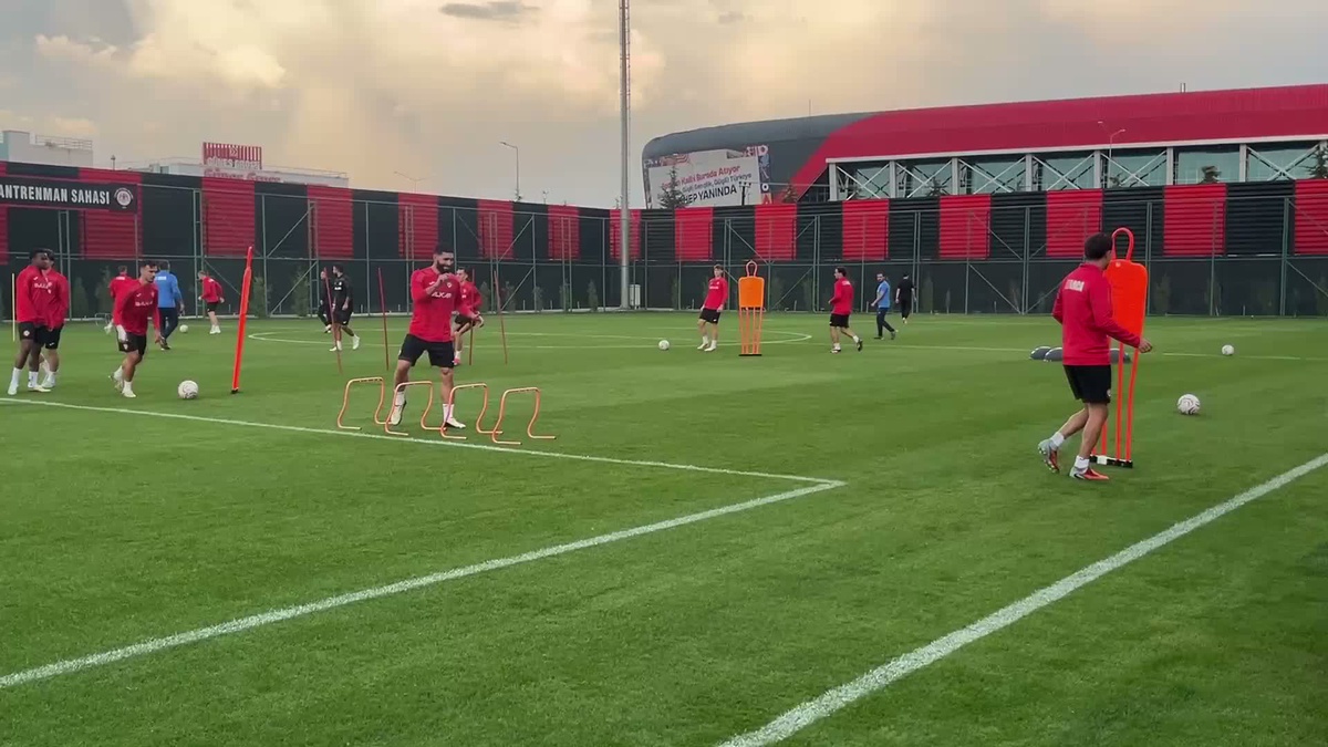 Burak Yılmaz, Gaziantep FK maçı öncesi galibiyet hedefini yineledi