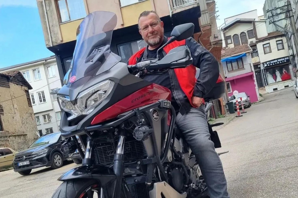 Seslendirme sanatçısı Ali Bilensir motosiklet kazasında can verdi! Eşi korkunç anlara tanık oldu