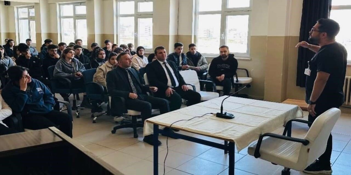Cizre'de lise öğrencilerine doğru diş fırçalama teknikleri anlatıldı