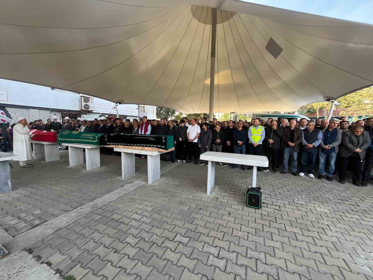 Çorlu'da Kıbrıs Gazisi ve Filo Jet kurbanı için aynı saatte cenaze namazları kılındı