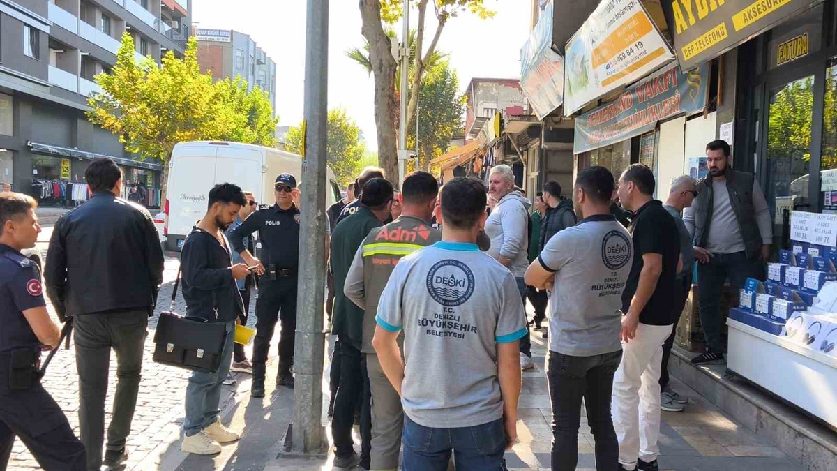 Denizli'de Tomaş İş Hanı esnafı, dava sürerken altyapının kesilmesine tepki gösterdi