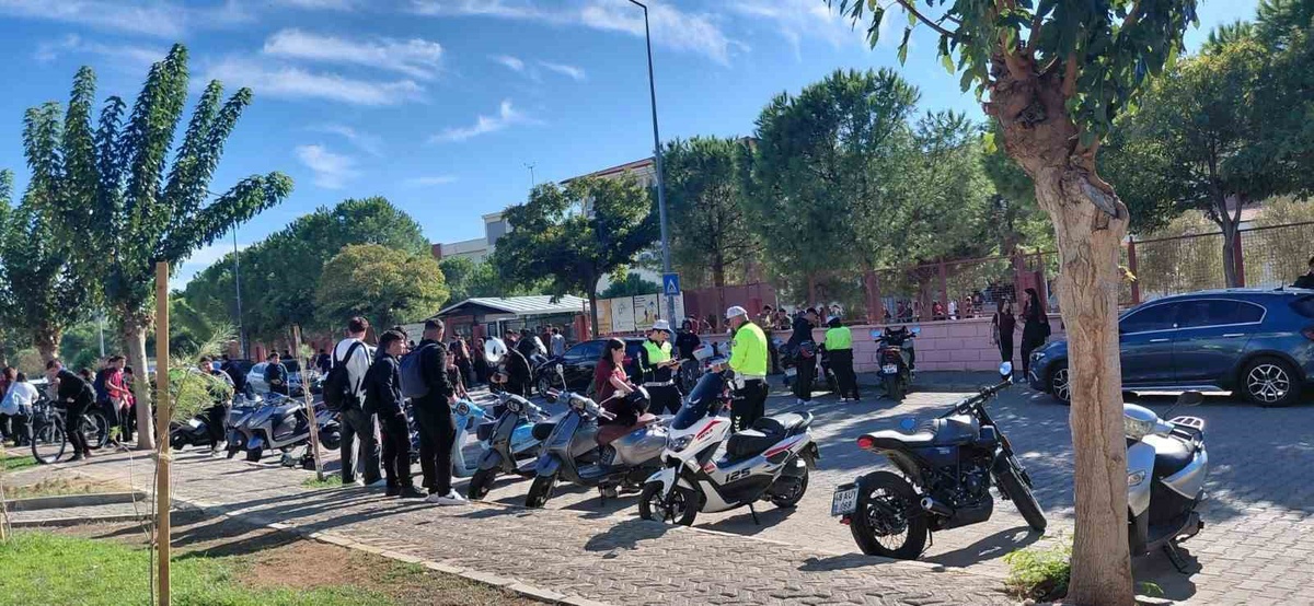 Didim'de trafik ekipleri motosiklet denetimlerini gece gündüz sürdürüyor