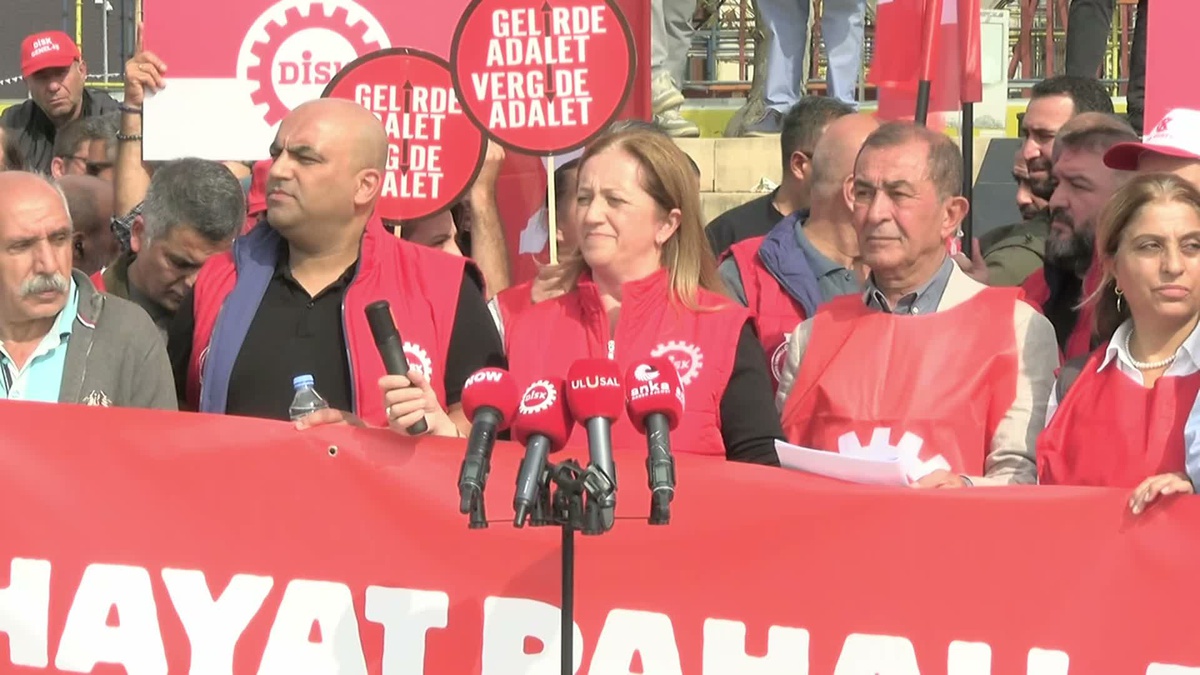 DİSK Başkanı Çerkezoğlu, emekçi buluşmalarını Kadıköy'de başlattı