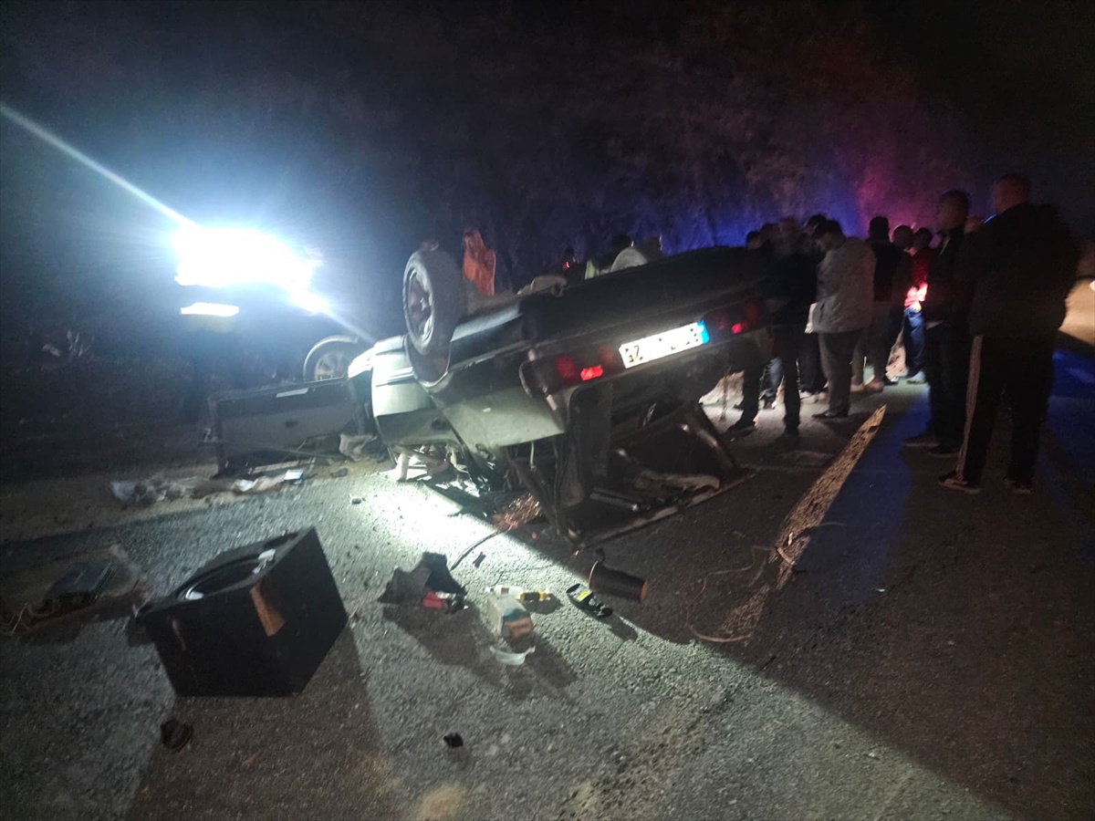 Düzce Yığılca'da devrilen otomobilde sıkışan 2 yaralı hastaneye kaldırıldı