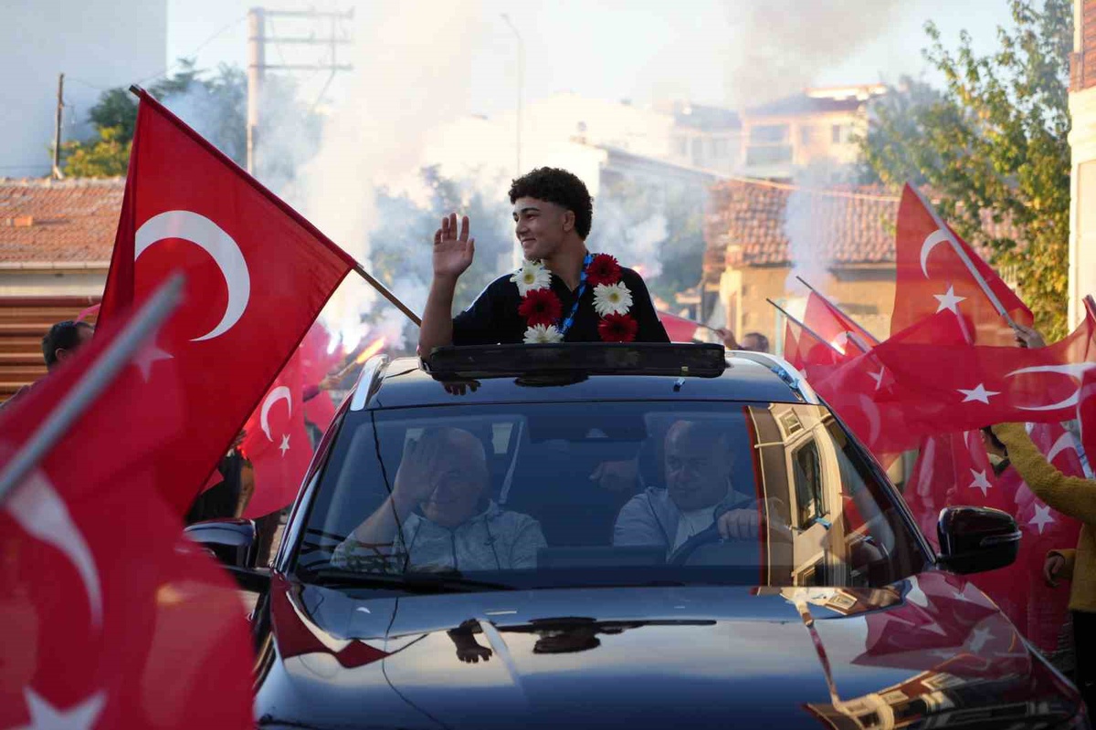 Edirneli güreşçi Ahmet Çiftçi, Balkan altınını Filistinli kardeşlerine armağan etti
