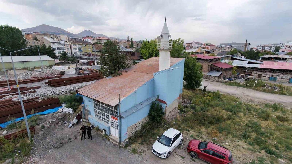 Erzurum'da evden camiye çevrilen Ketencizade Camii dönüşüm ortasında varlığını koruyor
