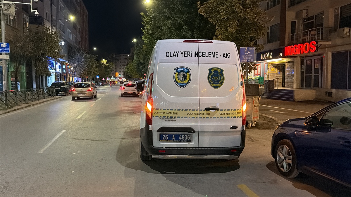 Eskişehir'de parkta bıçaklı kavgada yaralanan kişi öldü, şüpheli tutuklandı