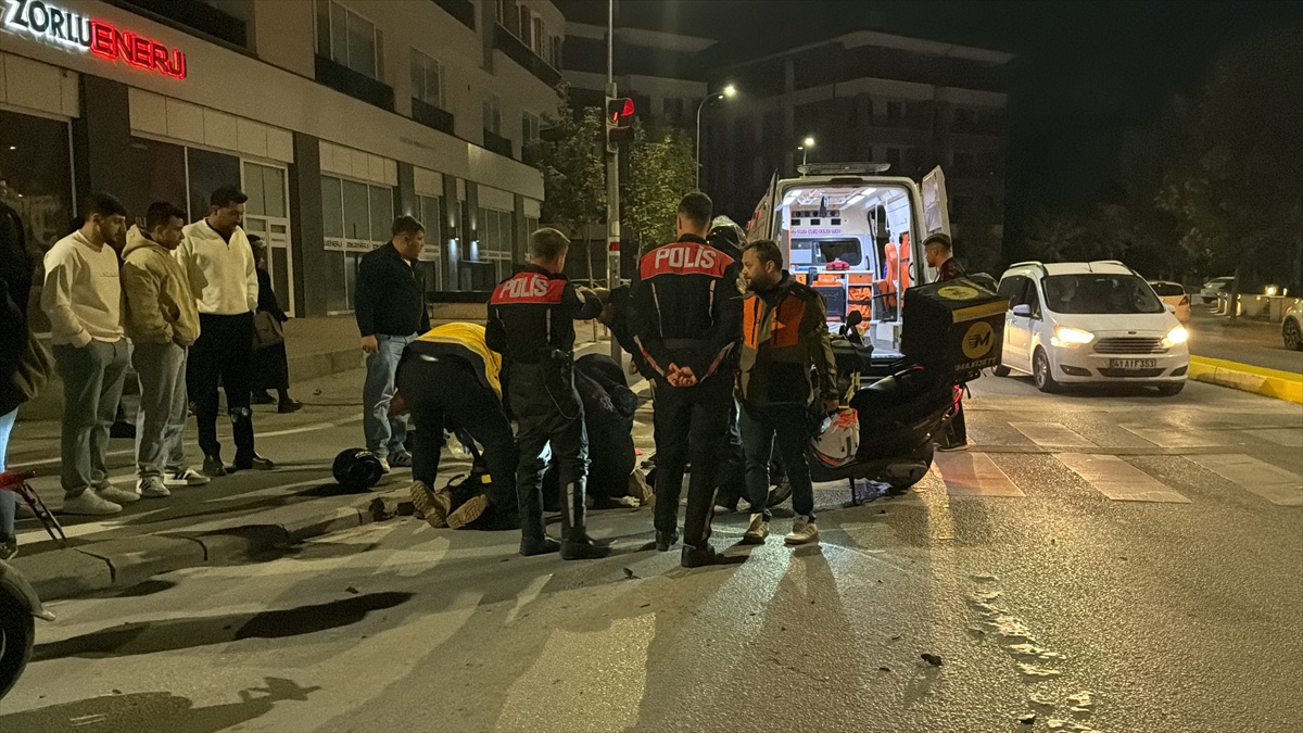 Eskişehir Tepebaşı'nda kazada 2 motosiklet çarpıştı, sürücüler ağır yaralandı