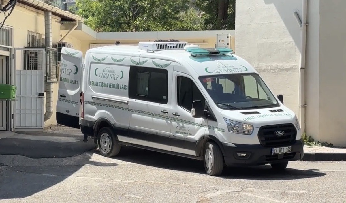 Gaziantep Nizip'te 5 katlı binanın teras katından düşen çocuk hayatını kaybetti