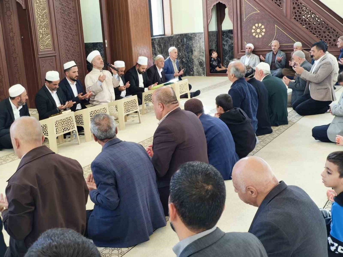 Hakkari'de vefat eden din görevlileri ve hademe-i hayrat mevlit programıyla anıldı