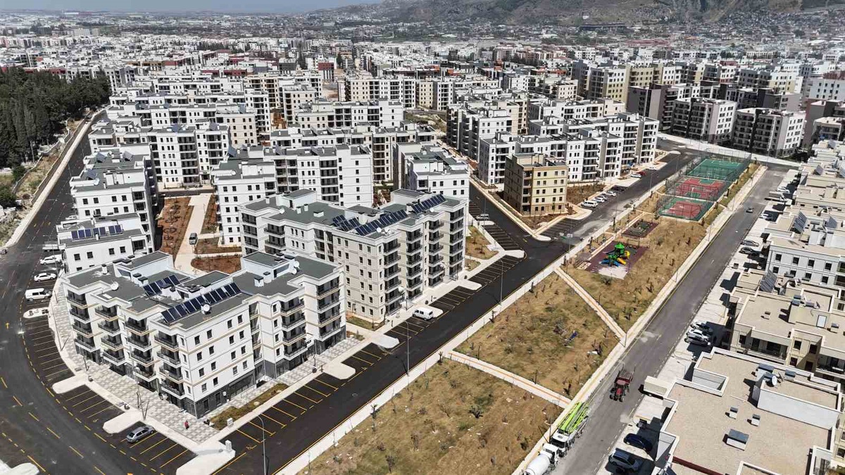 Hatay Antakya Emek Mahallesi'nde depremzedeler yeni konutlarına taşındı