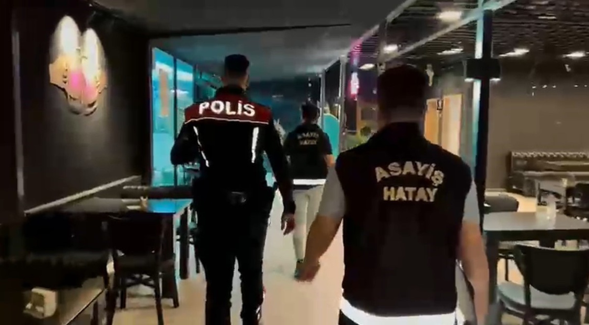 Hatay polisi eğlence yerleri denetiminde 11 iş yeri kontrol etti, 152 kişi sorguladı