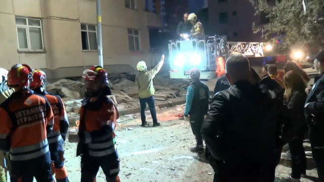 İstanbul Maltepe'de 6 katlı bina çöktü, arama kurtarma çalışmaları sürüyor