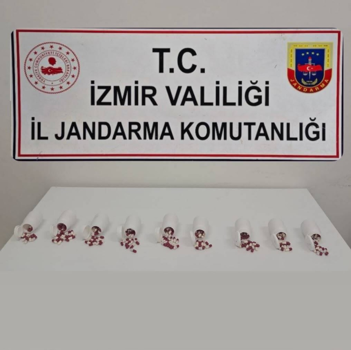 İzmir'in Seferihisar ilçesinde 563 sentetik hap ele geçirildi, 2 şüpheli tutuklandı