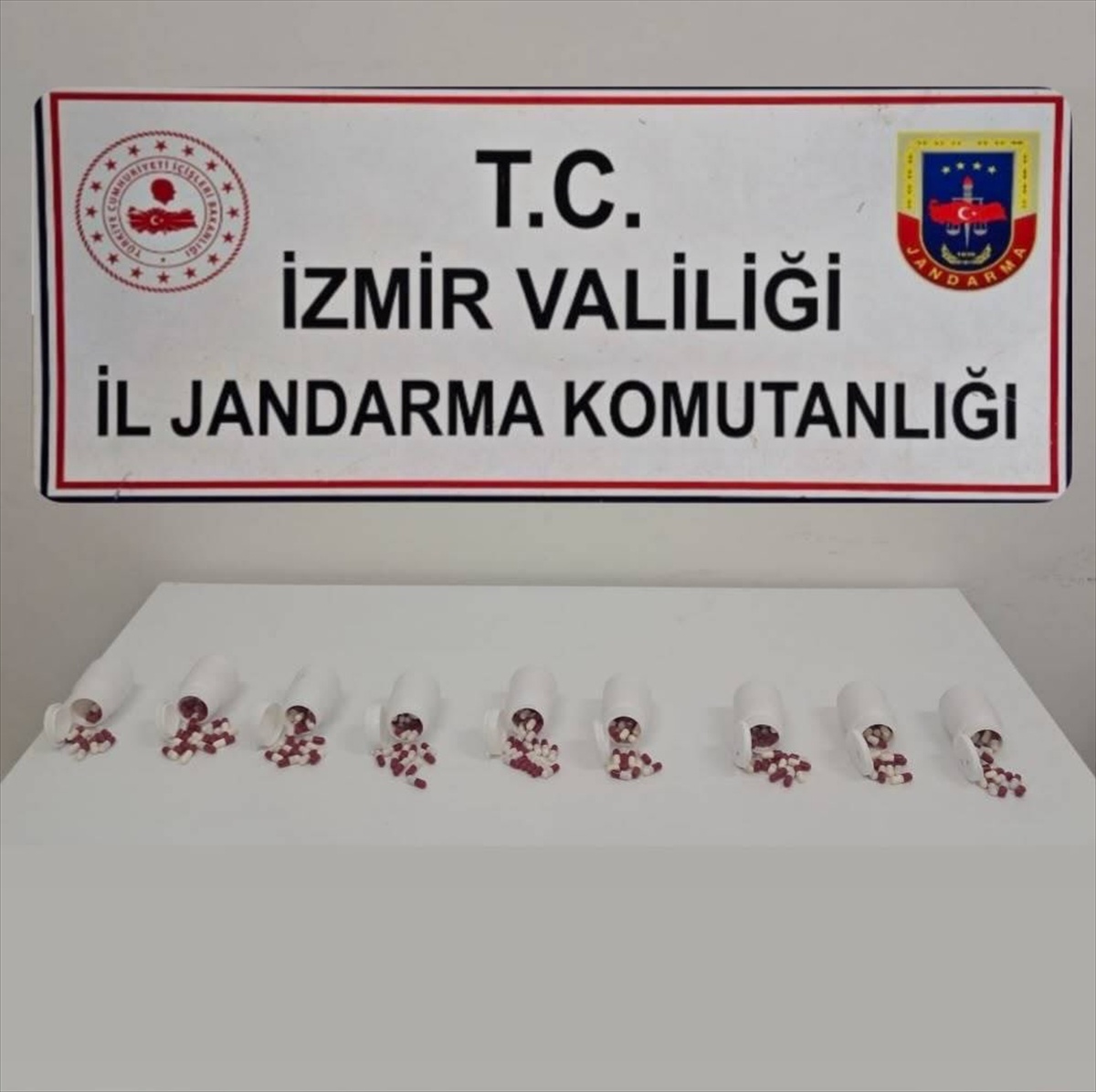İzmir Seferihisar'da uyuşturucu ticareti iddiasıyla 3 şüpheliden 2'si tutuklandı