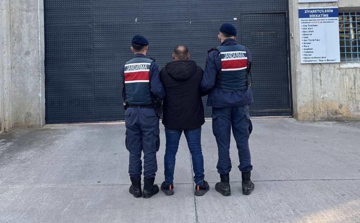 Jandarma, Bafra'da uyuşturucudan 9 yıl 2 ay hapis cezasıyla aranan şahsı yakaladı