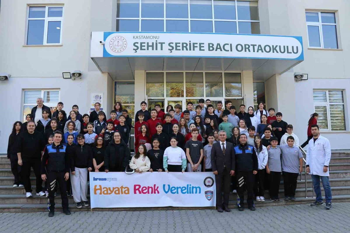 Kastamonu'da polis, 2025-2026 eğitim yılında 19 bin 362 öğrenciye güvenlik eğitimi verdi