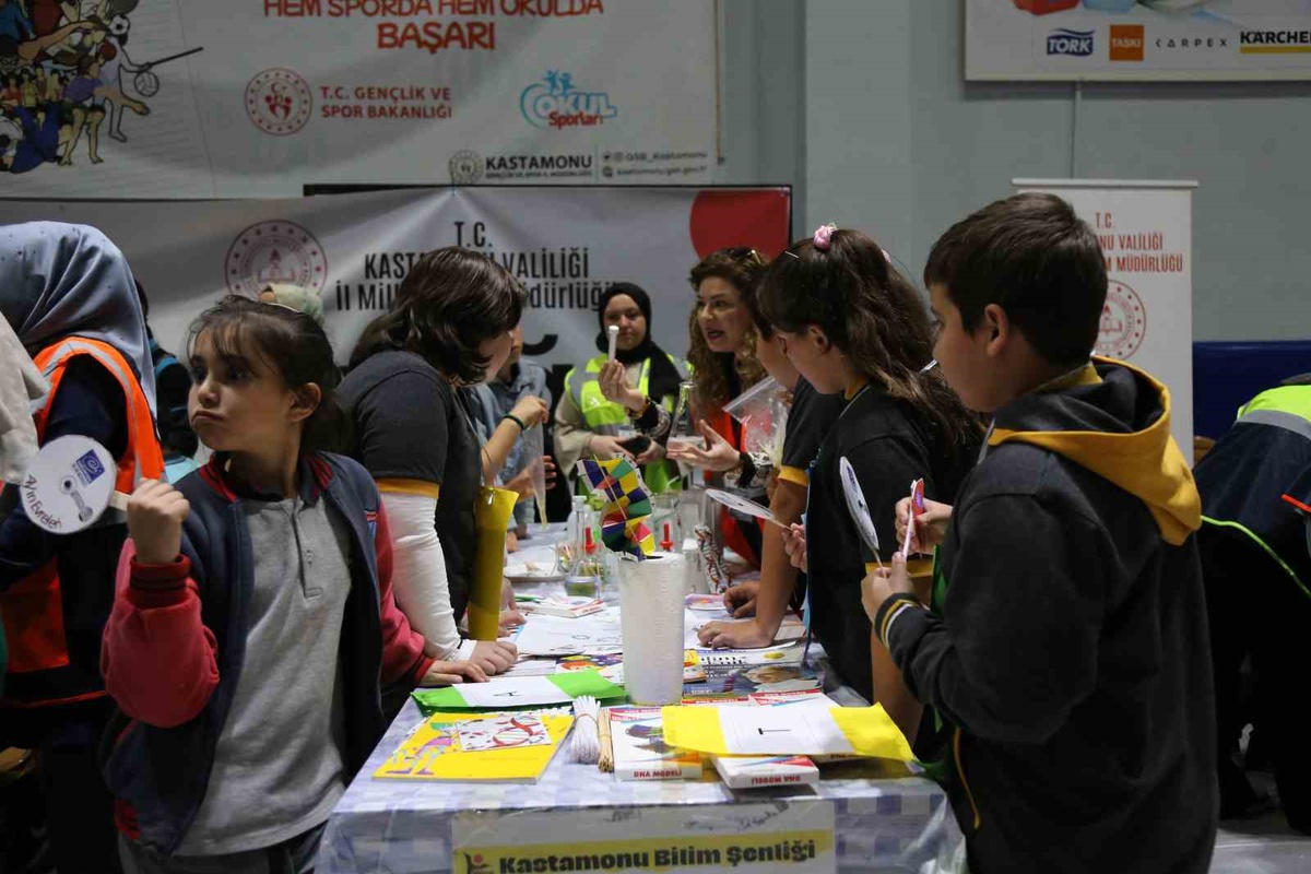 Kastamonu'da TÜBİTAK destekli bilim şenliği 35 atölyeyle açıldı