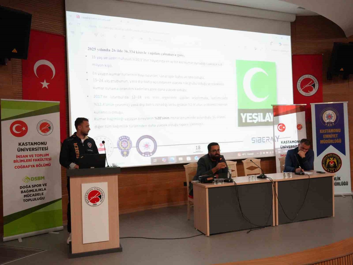 Kastamonu Üniversitesi'nde polis, öğrencileri siber suçlara ve şantaja karşı uyardı