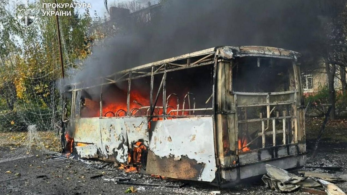 Kramatorsk'ta iki sivil otobüse planör bombalı saldırıda en az 30 kişi öldü