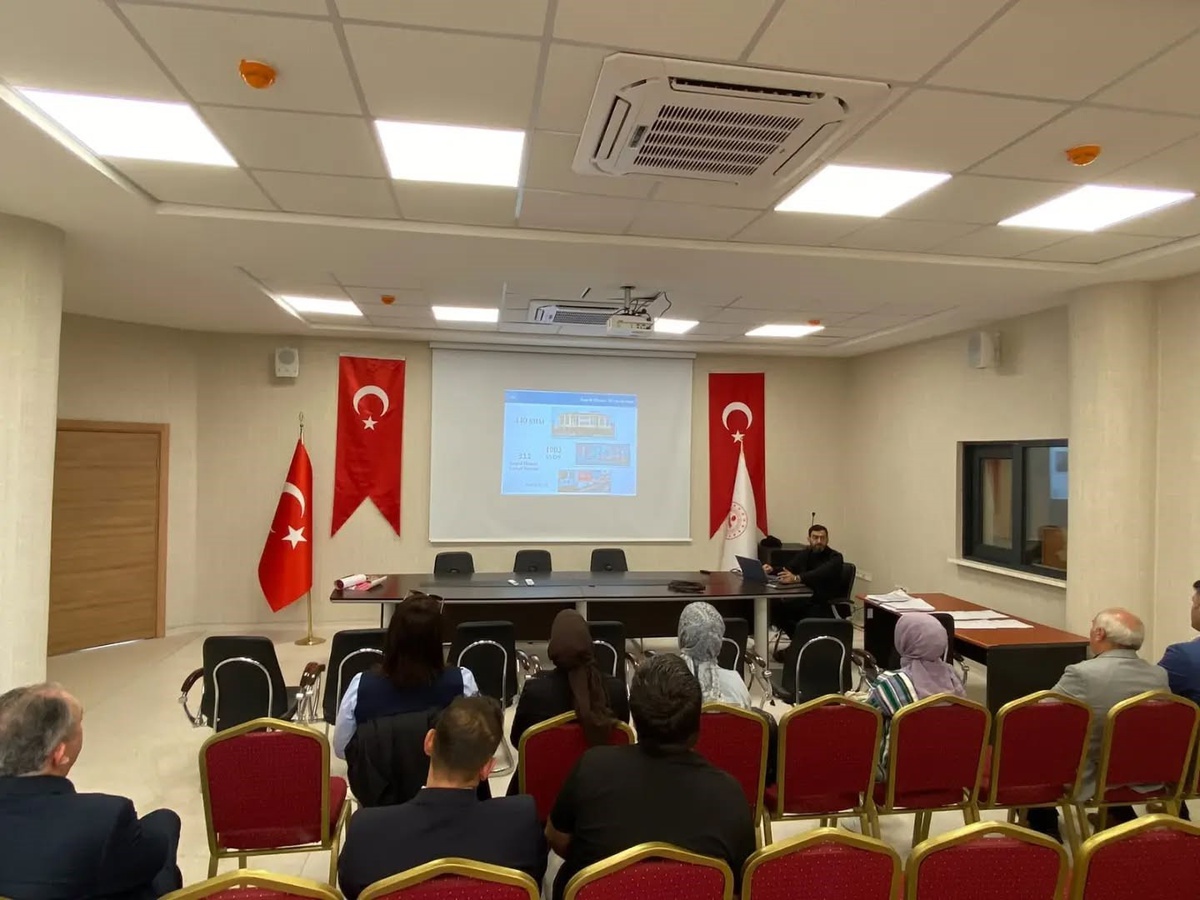 Kütahya Aile ve Sosyal Hizmetler, Altıntaş'ta eğitimcilere destek modelini tanıttı