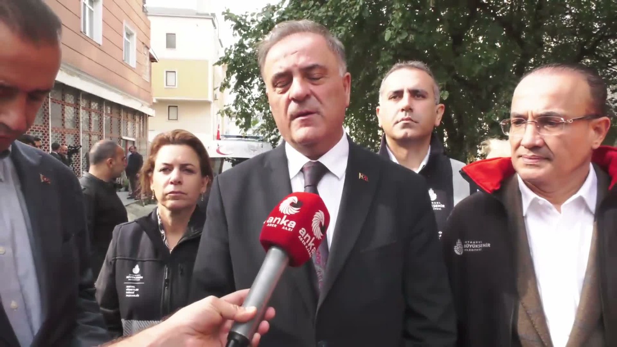 Maltepe'de çöken binada 10 kişi kurtarıldı, 2 kişinin cansız bedenine ulaşıldı