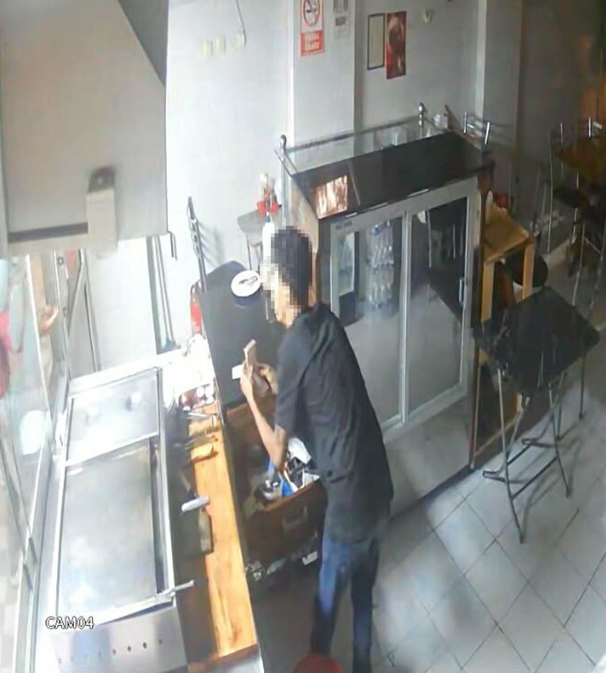 Manisa Şehzadeler'de 3 şüpheli lokantadan 10 bin lirayı çalıp kaçtı