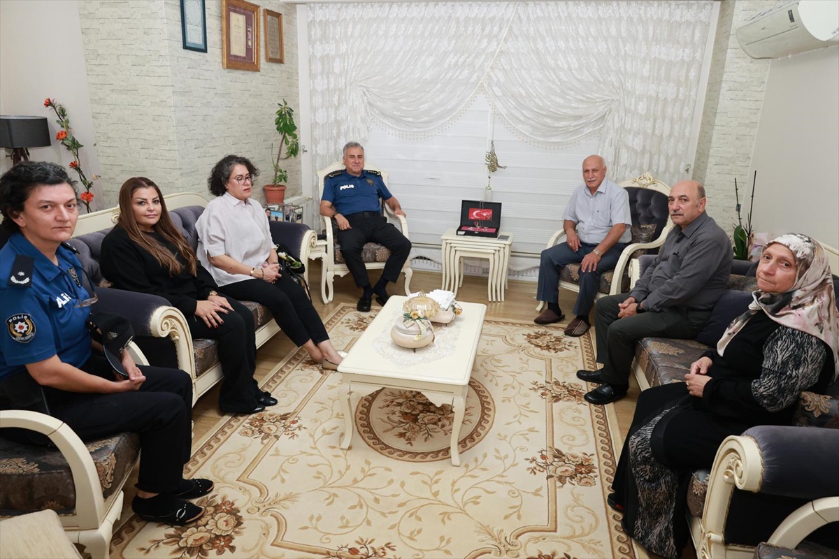 Mersin İl Emniyet Müdürü Fahri Aktaş şehit ailesini ziyaret etti