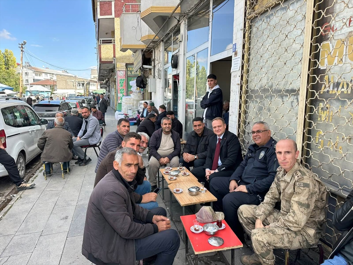 Muş Bulanık Kaymakamı Koşansu, esnafı ziyaret edip sorunları dinledi