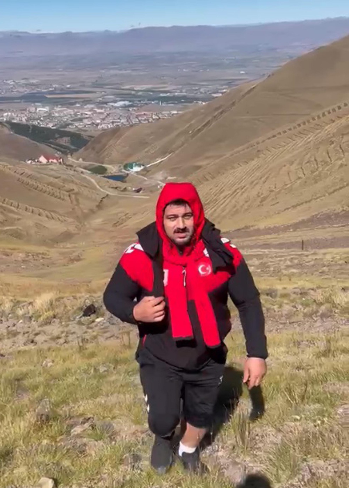 Rıza Kayaalp, Erzurum kampında 11'inci dünya madalyası için çalışıyor