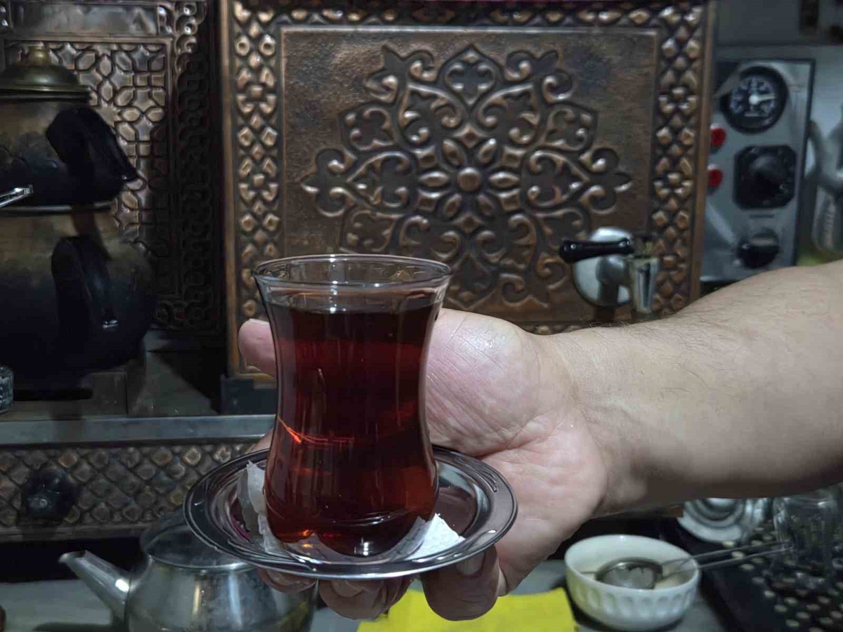 Samsun'da çay fiyatları kahvehanede 20 TL, çay ocağında 15 TL oldu