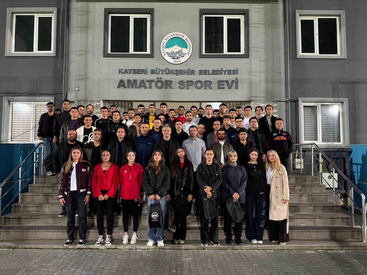 TFF, 2026-2027 sezonu öncesi Kayseri amatör hakemlerine kıyafetleri teslim etti