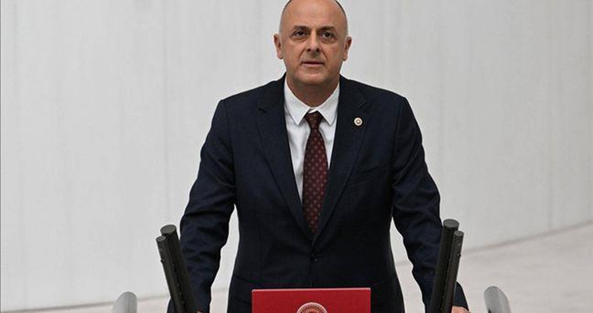 Ümit Özlale kimdir, hangi partide? Ümit Özlale kaç yaşında, nereli, evli mi?