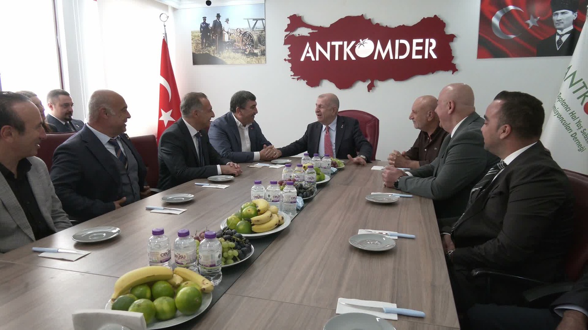 Zafer Partisi Genel Başkanı Özdağ, Antalya'daki hal derneğinde Akcan ile görüştü