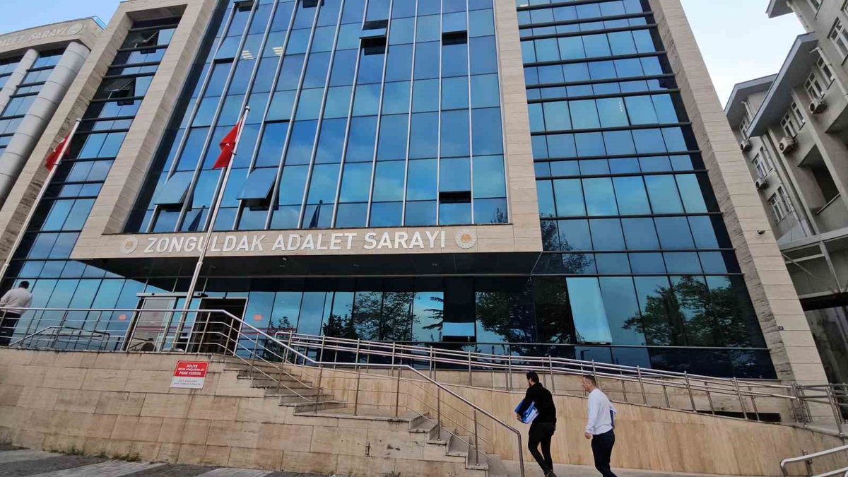Zonguldak'ta rüşvet iddiasıyla yürütülen soruşturmada 16 şüpheli adliyeye sevk edildi