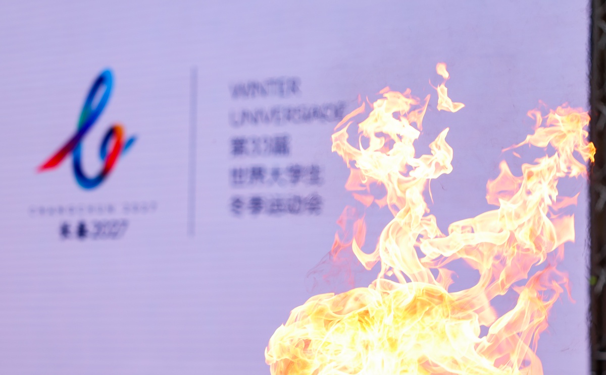 2027 Changchun Kış Üniversite Oyunları meşalesi ilk oyunların kenti Torino'da yakıldı