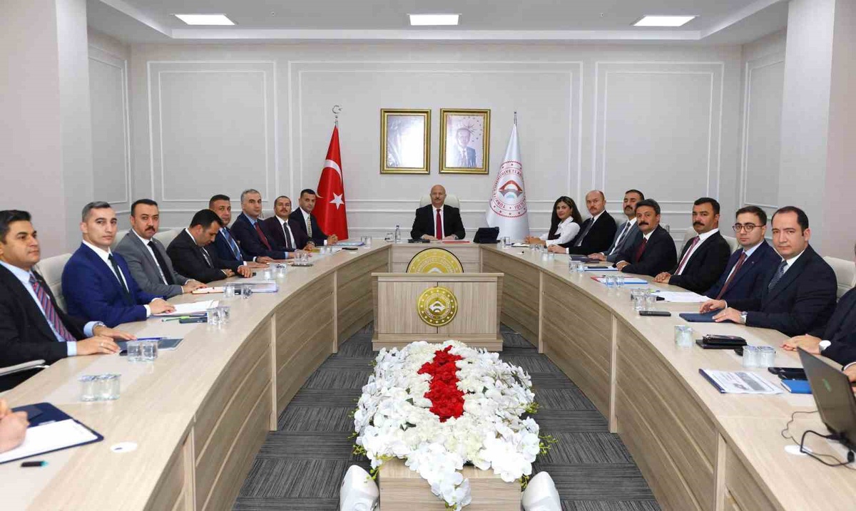 Adıyaman'da kamu hizmetleri toplantısı Vali Abdullah Küçük başkanlığında yapıldı