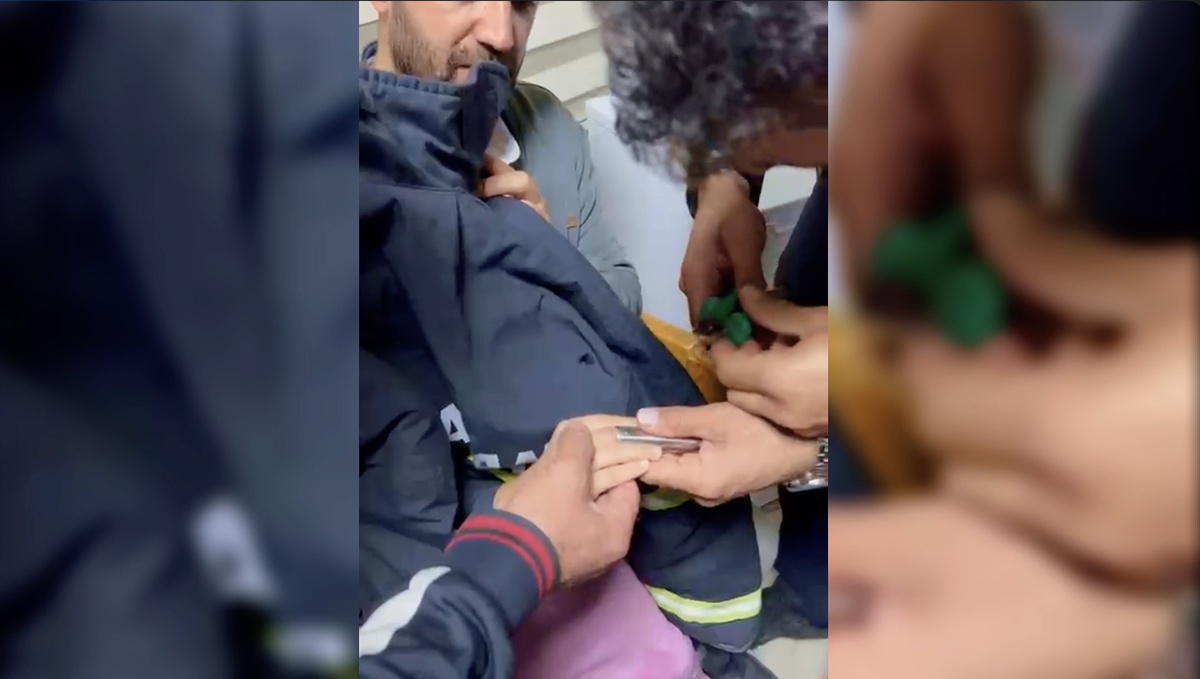 Adıyaman'da parmağı demir boruya sıkışan çocuk, 30 dakikalık müdahaleyle kurtarıldı